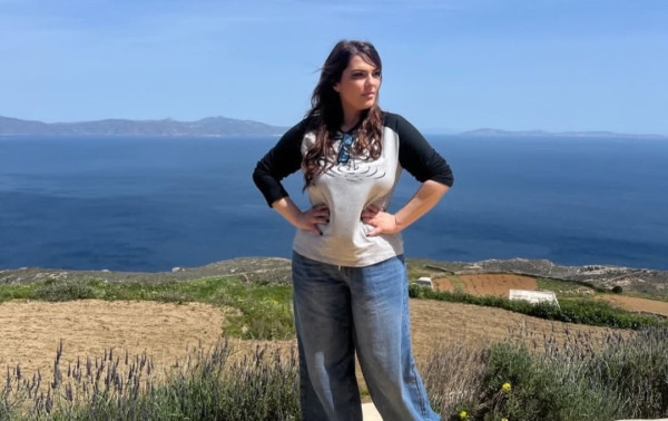 Κατερίνα Ζαρίφη: «Έχω φωτογραφία 3 χρονών που στο ένα χέρι κρατάω παϊδάκι προβατίνα και στο άλλο φυσαρμόνικα»