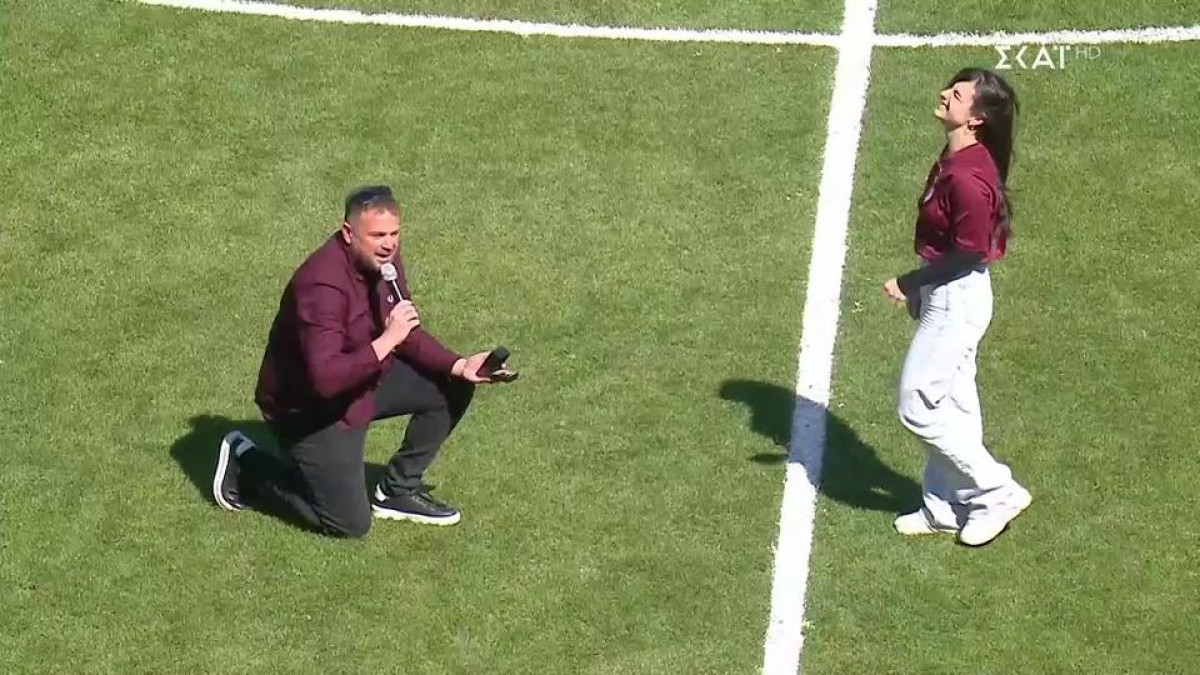 Της είχε τάξει πως θα την παντρευτεί όταν ανεβεί η ΑΕΛ στη Super League… και το έκανε πράξη!