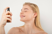 DIY Face Mists με φυσικά υλικά