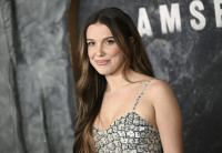 Τα cropped cami και shorts co-ords της Millie Bobby Brown ήταν γεμάτα κορδέλες