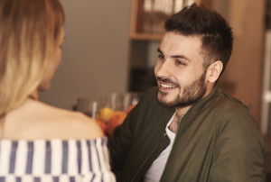 5 όχι και τόσο προφανή σημάδια που δείχνουν ότι αρέσεις σε κάποιον