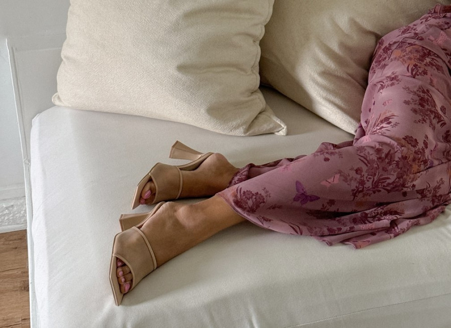 Είτε τα λατρεύεις είτε τα μισείς, τα peep-toe τακούνια επιστρέφουν δυναμικά