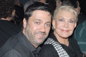 Συγκλονισμένος ο Γιώργος Θεοφάνους για τη Μαρινέλλα: «Μου είναι πάρα πολύ δύσκολο. Έφυγε η μάνα μου»