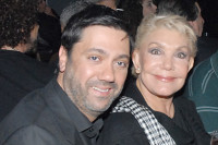 Συγκλονισμένος ο Γιώργος Θεοφάνους για τη Μαρινέλλα: «Μου είναι πάρα πολύ δύσκολο. Έφυγε η μάνα μου»