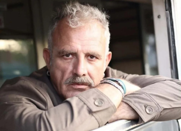 Πασχάλης Τσαρούχας - Μπλε ώρες: Έδωσε το καλύτερο spoiler για τη σειρά - Τι ζήτησε από τη Βάνα Δημητρίου για τον ρόλο του;