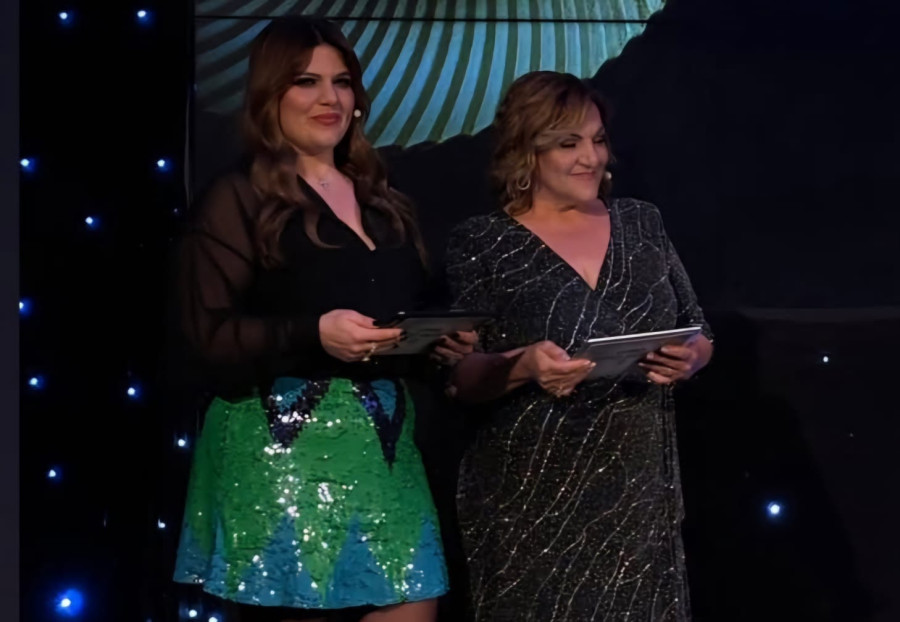 Μπάρκα- Σταυροπούλου: Συμπαρουσίασαν βραβεία στην Κύπρο και τα...έσπασαν με χορό και τραγούδι