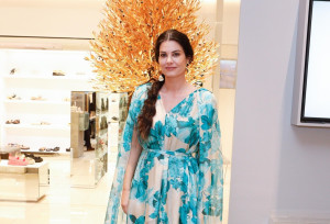 Κορινθίου - Καραθανάσης: Το στολίδι που κλέβει την παράσταση στο πρώτο χριστουγεννιάτικο δέντρο που στόλισαν παρέα