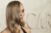 Hair transformation: Η Lily-Rose Depp αποχαιρετά το χαρακτηριστικό της ξανθό και υιοθετεί ένα μοντέρνο, φωτεινό καστανό