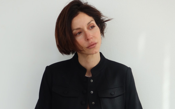 Σοφία Καρβέλα: «Αυτή είμαι εγώ πριν ο κόσμος φροντίσει να μου δείξει ότι ήμουν πολύ παχουλή και πολύ συνηθισμένη»