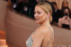 Στα 46 της, η Kate Hudson αποκαλύπτει το αντιρυτιδικό της μυστικό για να διατηρεί νεανικό το ντεκολτέ της