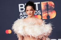 Rosalía σε συναυλία στο Accor Arena: Μια ματιά στο άλμπουμ της "Lux" που ανατρέπει τους κανόνες της ποπ