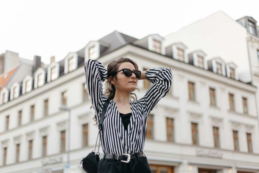 Black &amp; White: 5 δροσεροί και chic τρόποι να δημιουργήσεις ανοιξιάτικα looks με μαύρο και λευκό