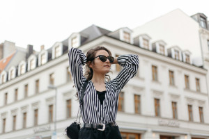 Black &amp; White: 5 δροσεροί και chic τρόποι να δημιουργήσεις ανοιξιάτικα looks με μαύρο και λευκό