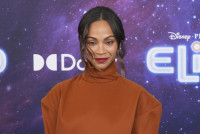 Zoe Saldana: Οικογενειακές διακοπές στην Ελλάδα με island hoping