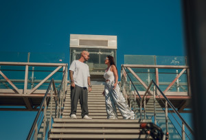 Εντυπωσιάζουν οι REC στο video clip του νέου τους τραγουδιού «Ό,τι δίνεις, παίρνεις»