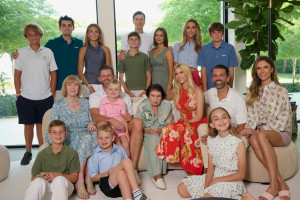 Ivanka Trump: Η γιαγιά που τη μεγάλωσε έγινε 100 ετών. Όλη η οικογένεια μαζί για να τη γιορτάσει