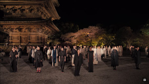 Dior Fall 2025: Ο οίκος «αγκάλιασε» την ιαπωνική παράδοση και απέτισε φόρο τιμής στη συλλογή του Christian Dior από το 1955
