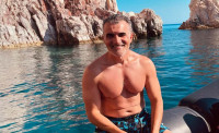 Ο Παύλος Σταματόπουλος τραγουδά «I will survive» γιατί... δεν έχει υπογράψει για την επόμενη σεζόν!