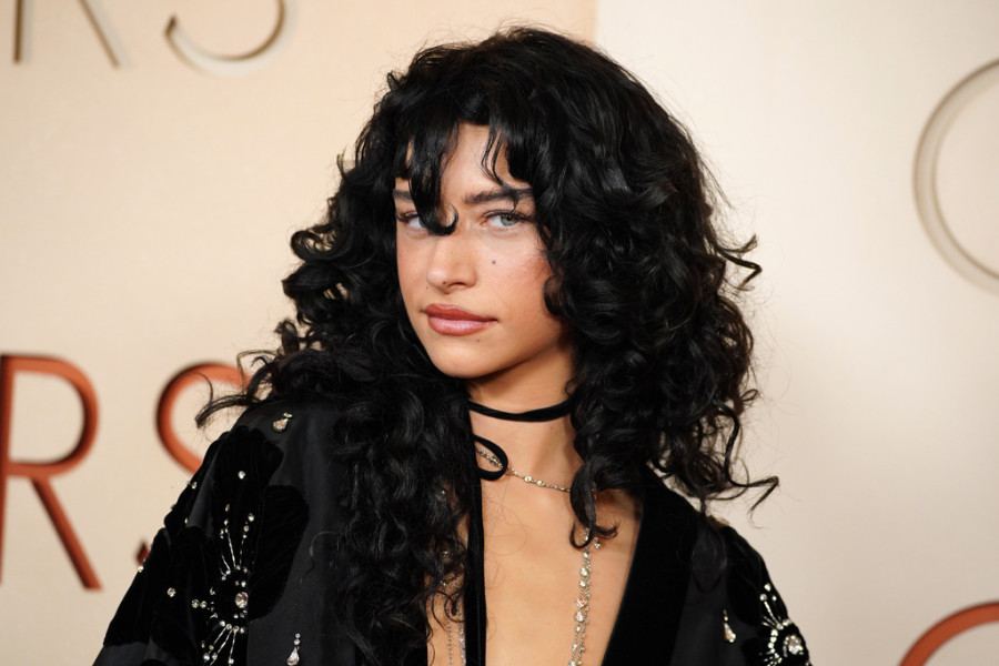 Gothic waves: Το χτένισμα της Margot Robbie στα Ανεμοδαρμένα Ύψη πήγε στα Oscars