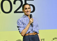 Η Meghan Markle αποκαλύπτει γιατί είναι συνεχώς ξυπόλυτη (και ναι, έχει σχέση με το wellness)