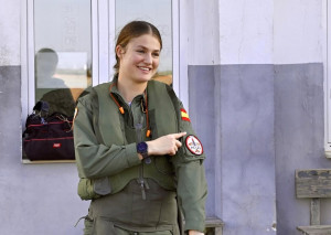 Πριγκίπισσα Λεονόρ: Και ιπτάμενη και ετοιμοπόλεμη και διάδοχος του θρόνου! Η πρώτη της πτήση με πολεμικό αεροσκάφος