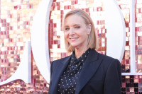Σε ηλικία 62 ετών, η Lisa Kudrow εξηγεί γιατί αποφάσισε να σταματήσει το Botox αφού το δοκίμασε