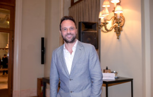 Μέμος Μπεγνής: «Δεν είμαι υπέρ της σύμβασης του γάμου, της συγκατοίκησης, αυτού του ίδιου κρεβατιού»