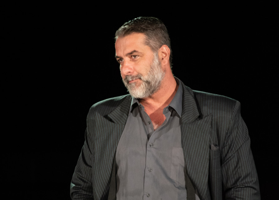 Βασίλης Μπισμπίκης: «Είμαι ο εαυτός μου και βγαίνει προς τα έξω. Μαζεύομαι μόνο για τους ανθρώπους στον στενό μου κύκλο»