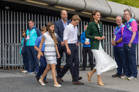 Πριγκίπισσα Kate: Συνδύασε τα αγαπημένα της, διαχρονικά κομμάτια για μια σπάνια δημόσια εμφάνιση με όλη της την οικογένεια