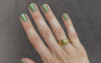 Pistachio green nails: Η καλοκαιρινή απόχρωση που ταιριάζει σε όλους τους τόνους δέρματος