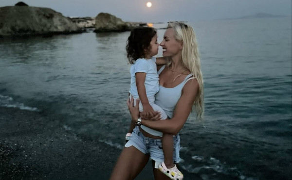 Τζούλια Νόβα: Σάλπαρε με... καπετάνισσα την κόρη της!