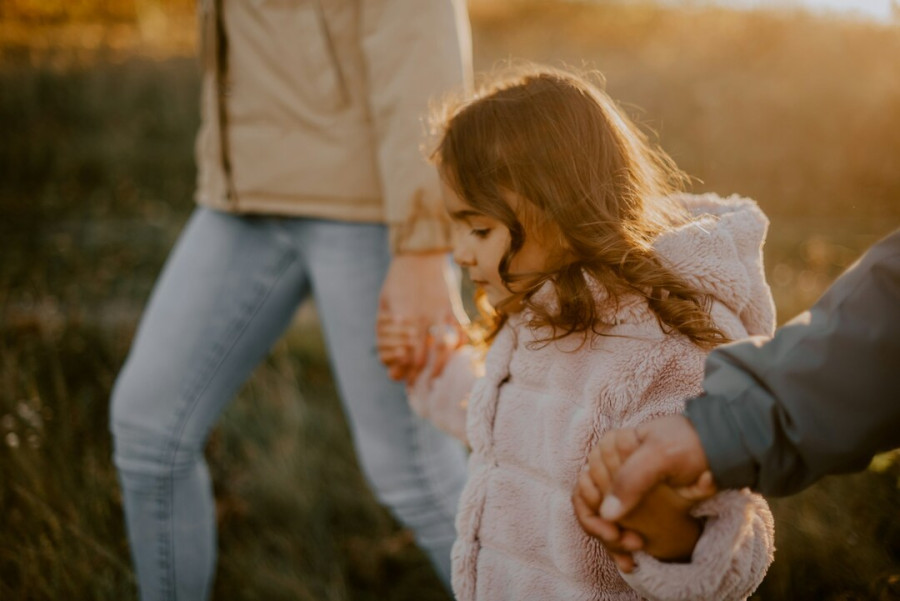 Πώς να χτίσεις μια σχέση εμπιστοσύνης που θα κρατήσει μια ζωή με τα παιδιά σου