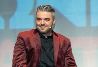 Πέτρος Πολυχρονίδης: Μεγάλωσε στην ίδια πολυκατοικία με τον Μαζωνάκη. Οι άγνωστες ιστορίες που μοιράστηκε