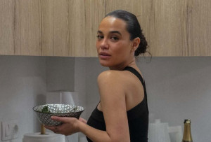 Πηνελόπη Πλάκα: Η βραδιά με sushi που μετατράπηκε σε… τετράποδο σκηνικό ζηλοτυπίας