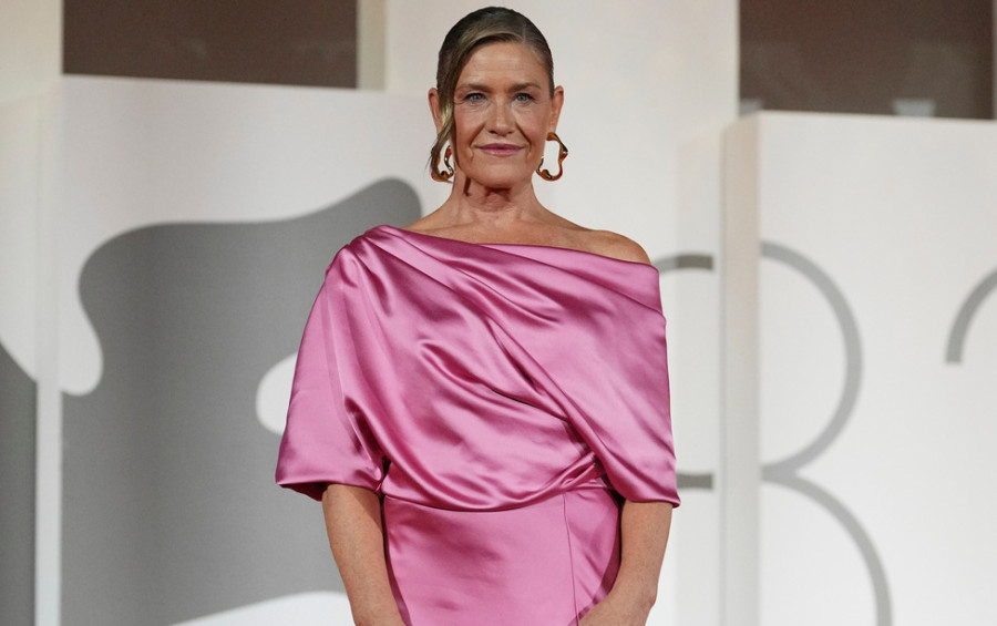 Marina Bouras: Η Ελληνίδα που περπάτησε στο κόκκινο χαλί της Βενετίας