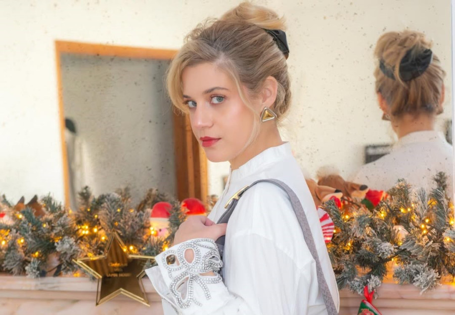 Τζένη Θεωνά: Προπονείται σε... ολυμπιακά αθλήματα στην παιδική χαρά. Οι επιδόσεις της, στη σφαίρα της... φαντασίωσης