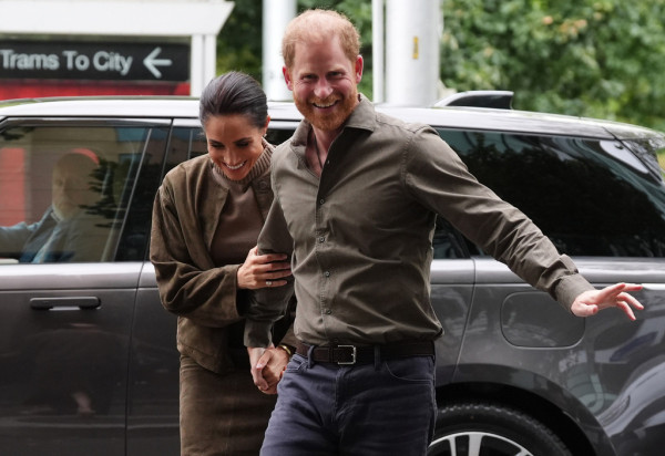 Πρίγκιπας Harry: Για τα 42 του η Meghan Markle άφησε στην άκρη τον πρίγκιπα και μας έδειξε τον Harry