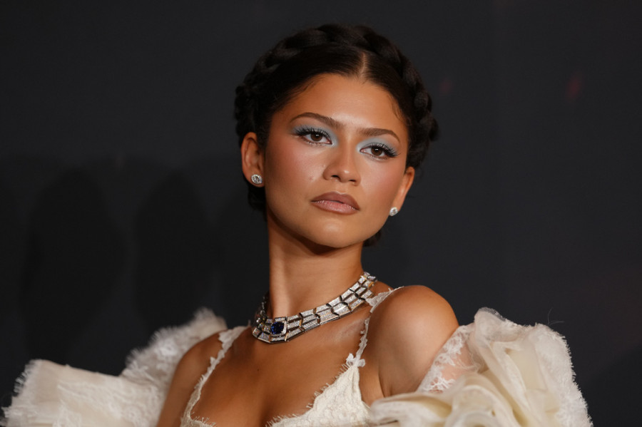 Ποιος είναι ο Ernesto Casillas, ο αγαπημένος makeup artist της Zendaya που έχει τον δικό του μοναδικό τρόπο να αναδεικνύει τα μάτια;