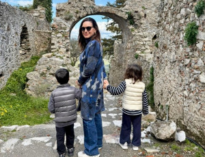 Όλγα Κεφαλογιάννη: Πανέμορφες εικόνες από τον Μυστρά με τα παιδιά της και το μήνυμα για τη δύναμη της οικογένειας