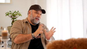 Γρηγόρης Αρναούτογλου: Το «αγκάθι» που έχει από όταν έχασε τον σκύλο του και τι ζώο θα ήταν Λιανός, Μενεγάκη αλλά και η σύντροφός του