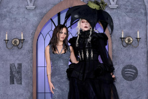 Lady Gaga: Ο spooky τρόπος που παρουσίασε στο Graveyard Gala του Wednesday season 2 με το νέο της τραγούδι
