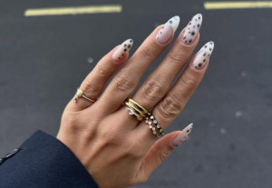 Dalmatian nails: Η απρόσμενη αλλά άκρως γοητευτική τάση μανικιούρ του χειμώνα