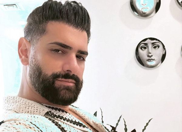 Σαρμπέλ: Επιστροφή στην Αγγλία από το Κατάρ και ξενάγηση στο σπίτι του στη βρετανική εξοχή