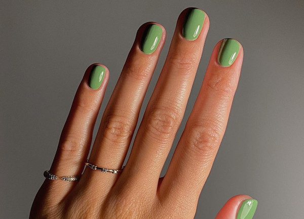 Wasabi, Khaki… Τα nail polish colors που θα καθορίσουν το 2026, σύμφωνα με το Pinterest