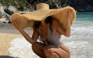 Θέλετε να διατηρήσετε το μαύρισμά σας μέχρι να ανοίξουν ξανά τα σχολεία; Αυτά είναι τα δραστικά συστατικά που πρέπει να αναζητήσετε στα προϊόντα περιποίησης σώματος