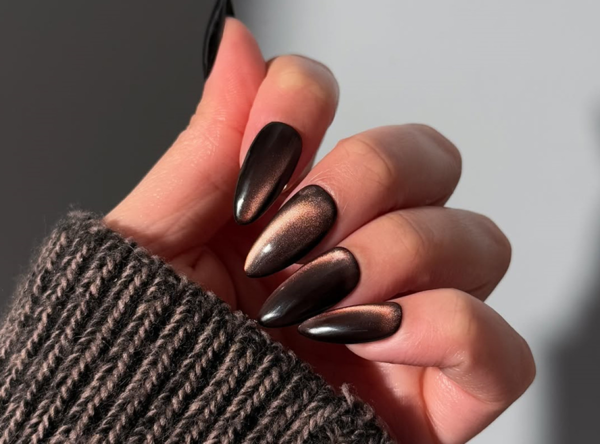Τα "Glass Nails" είναι η πιο μαγευτική τάση στο μανικιούρ που θα λατρέψεις αυτόν τον χειμώνα