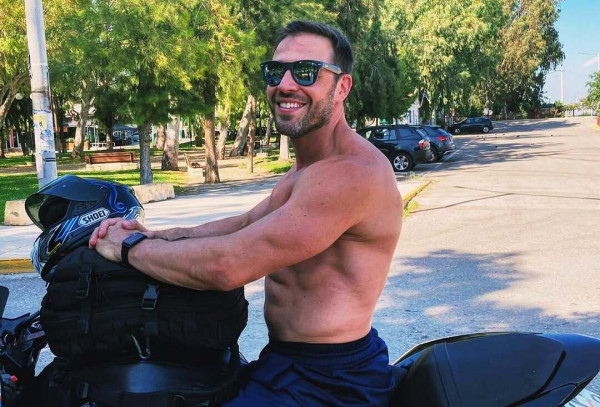 Δημήτρης Βλάχος: Ο σκύλος του είναι ο πιο cool μηχανόβιος, με γυαλιά και attitude!