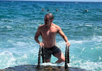 Παύλος Σταματόπουλος: Ζει το απόλυτο καλοκαίρι στη Μονεμβασιά σαν γνήσιος θαλασσόλυκος