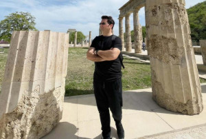 Ιωάννης Απέργης: Η απόφαση να κρατήσει τον γιο του μακριά από το θέατρο και ο μεγάλος του φόβος