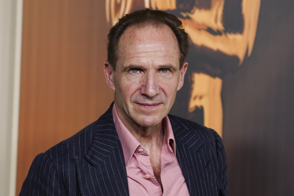 Voldemort εσύ; Η μεταμόρφωση του 62χρονου Ralph Fiennes σε γραμμωμένο Οδυσσέα